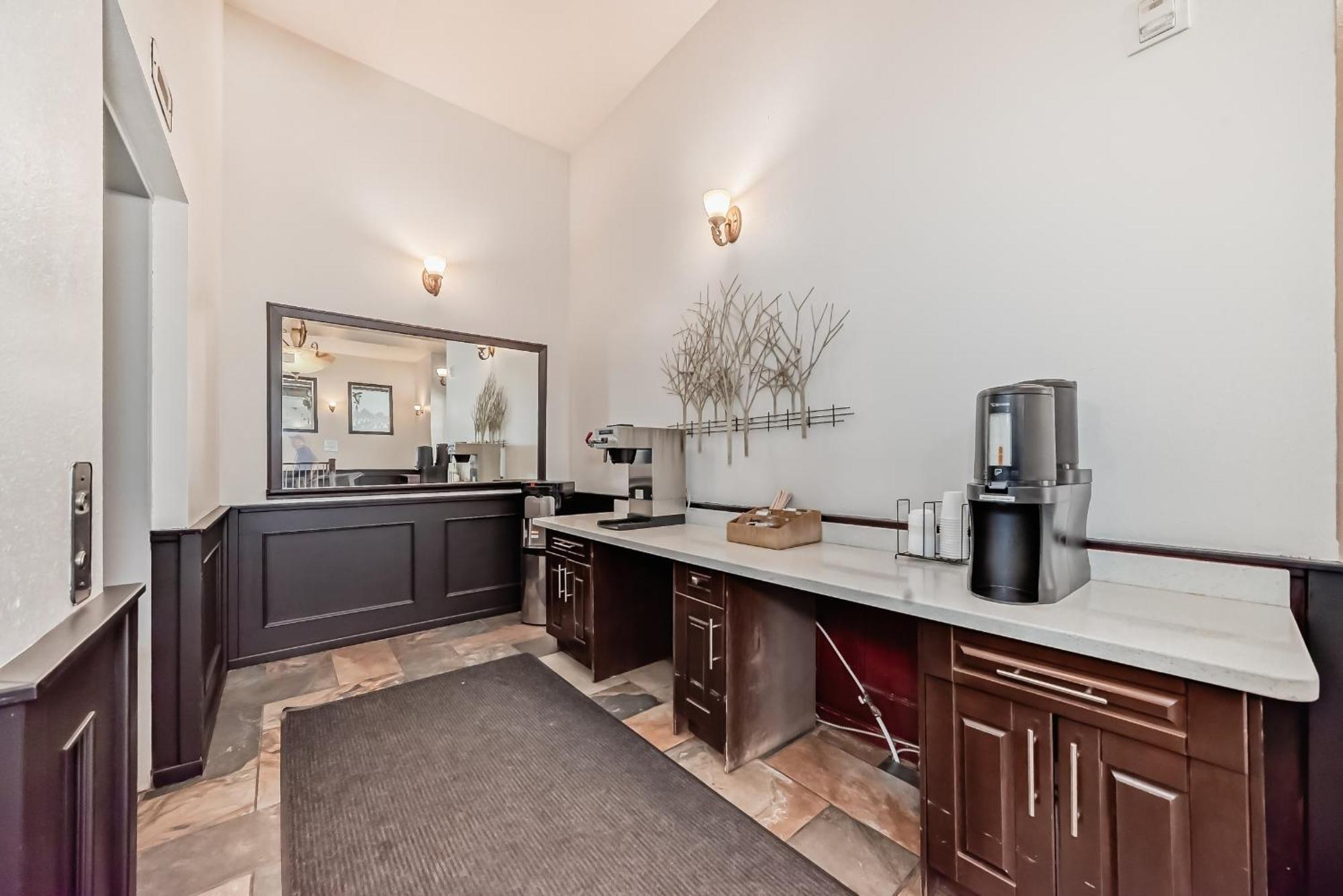 Grande Cache Inn & Suites Zewnętrze zdjęcie