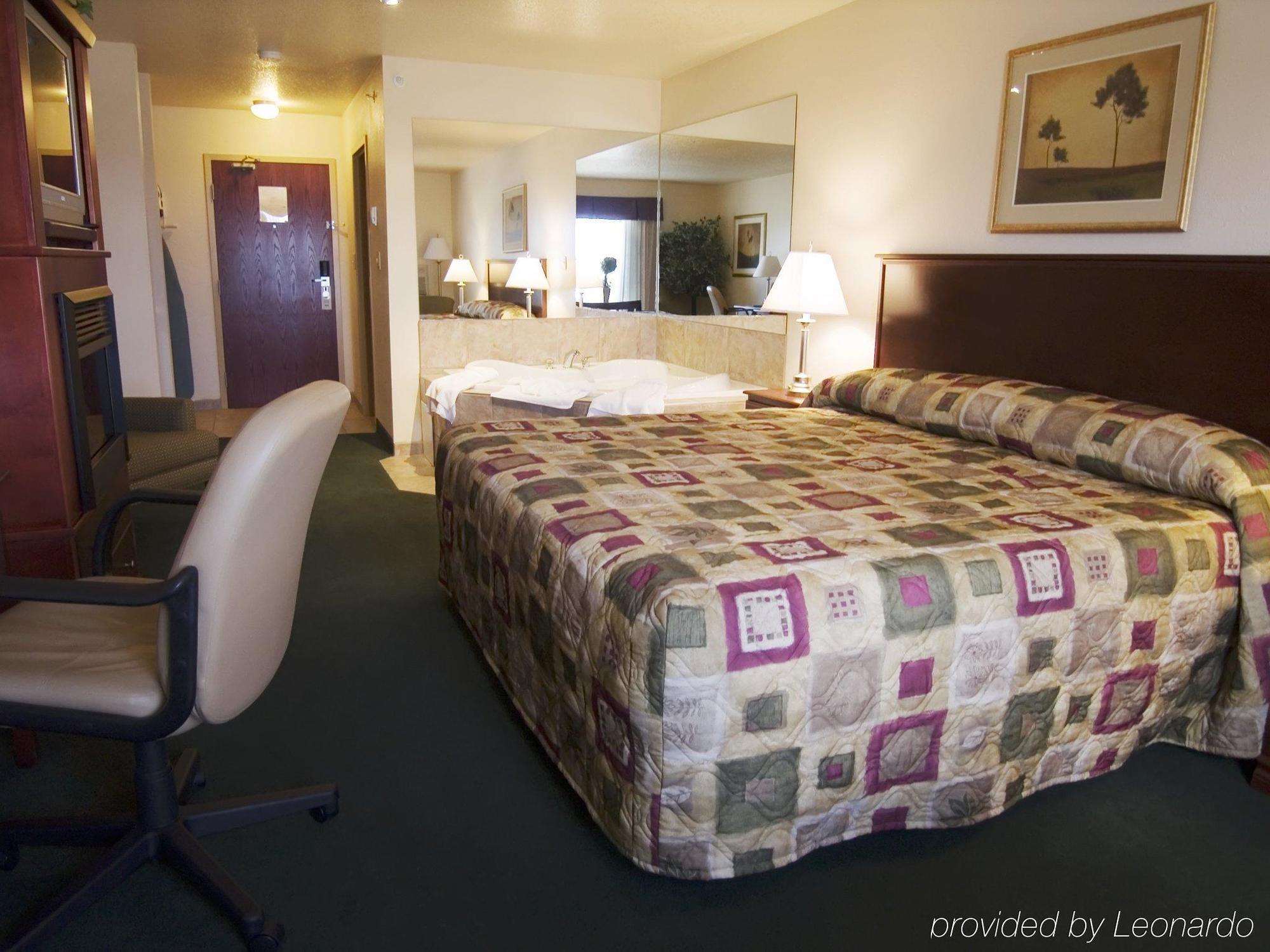 Grande Cache Inn & Suites Pokój zdjęcie