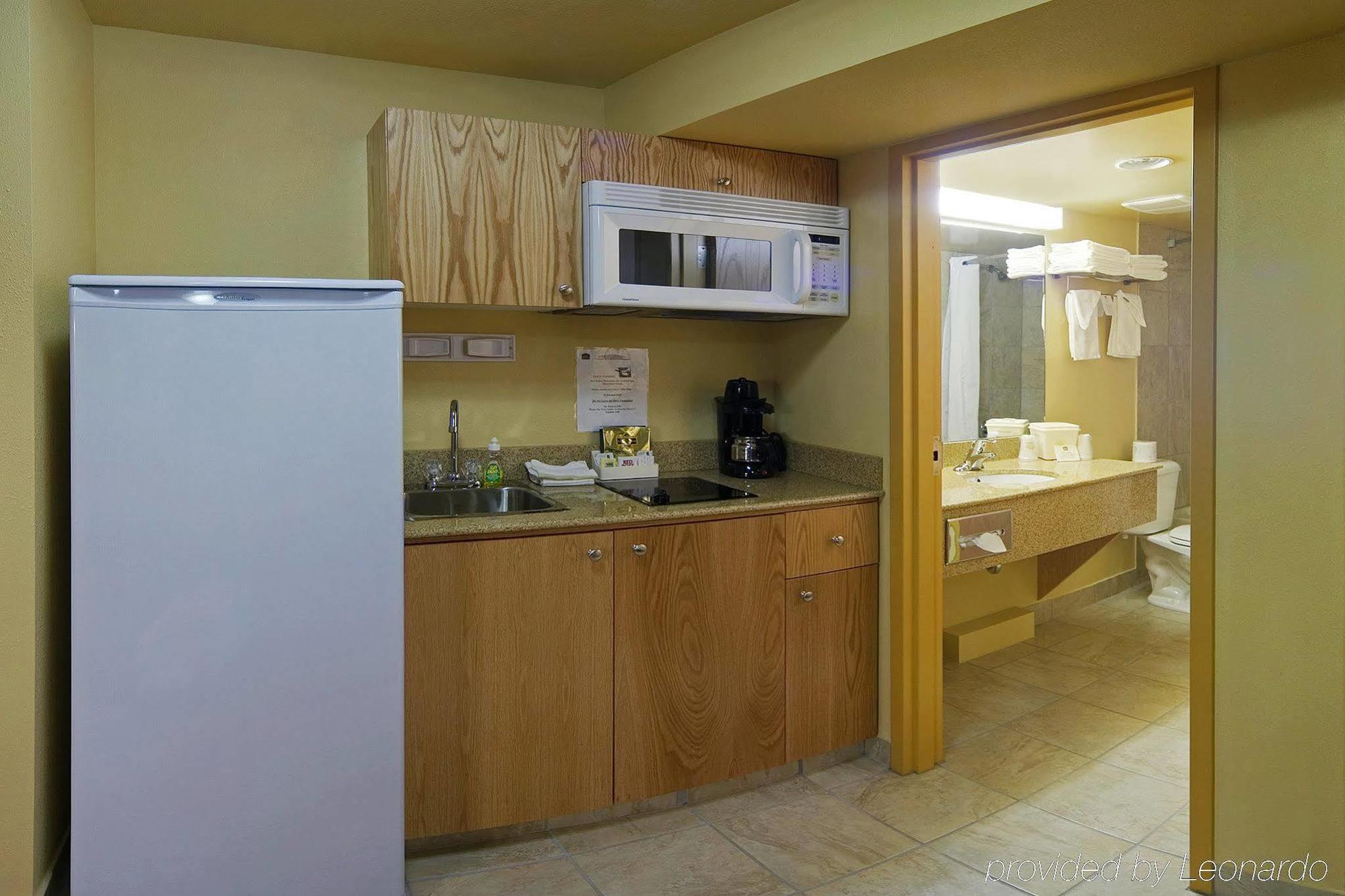 Grande Cache Inn & Suites Pokój zdjęcie