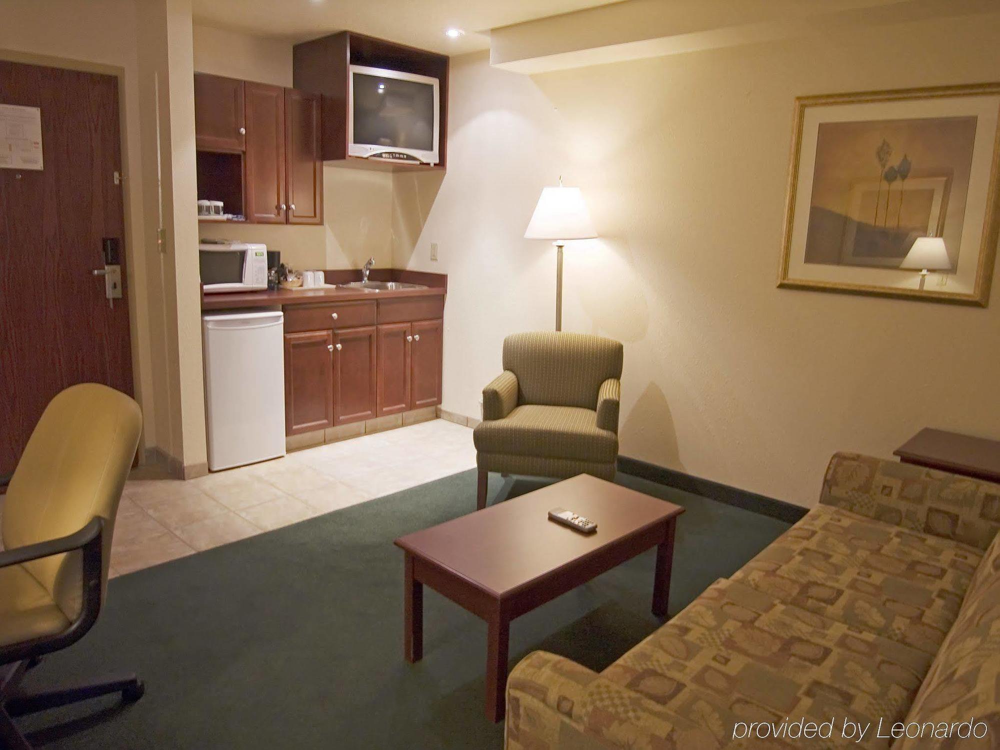 Grande Cache Inn & Suites Pokój zdjęcie